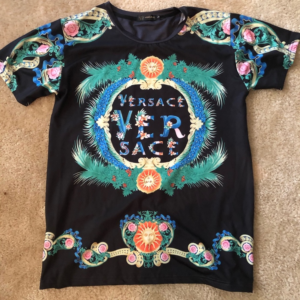 “Versace Tee-Shirt”